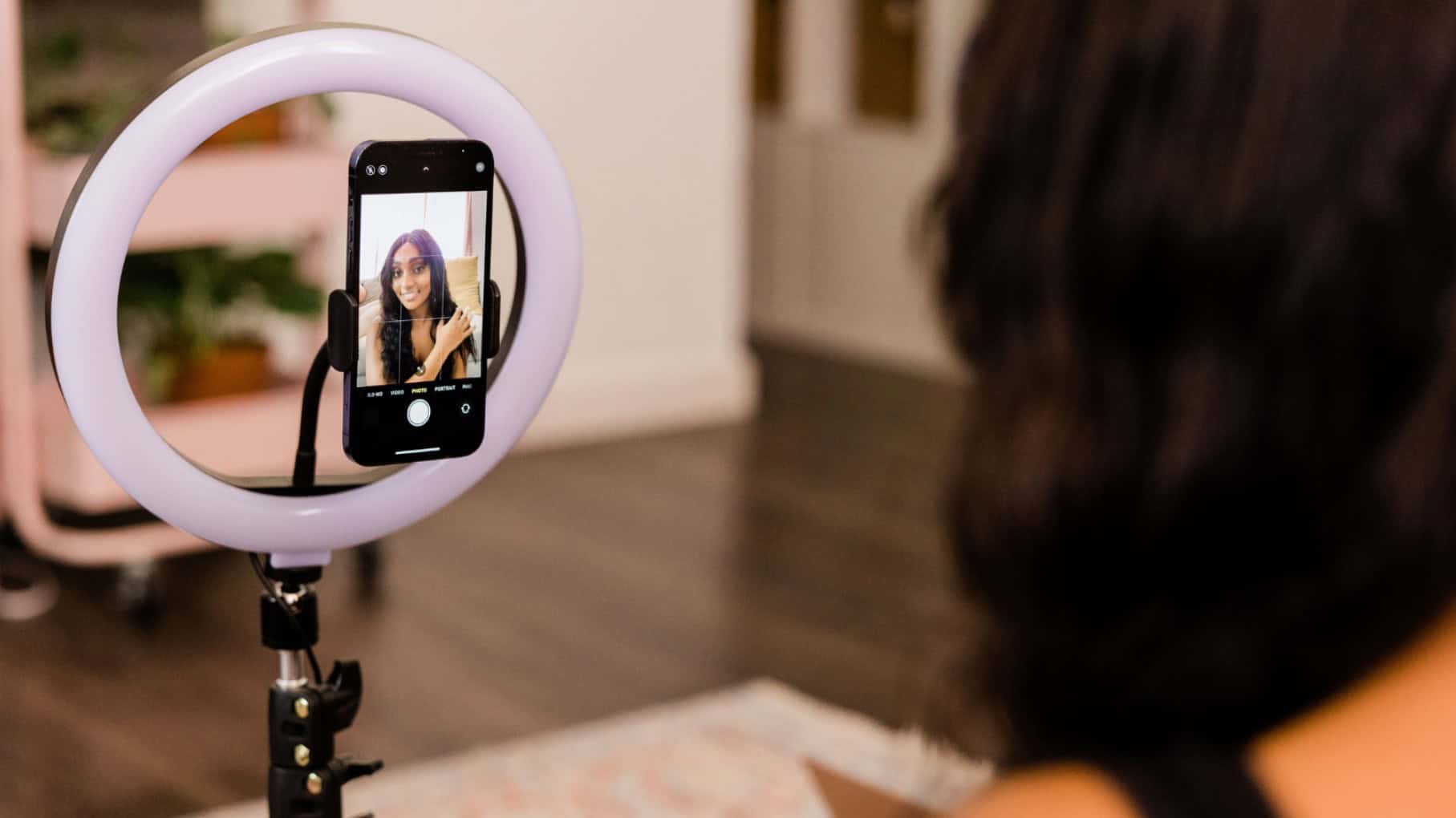 10 Tips to ace Your on Camera Presence And Speak like a Pro