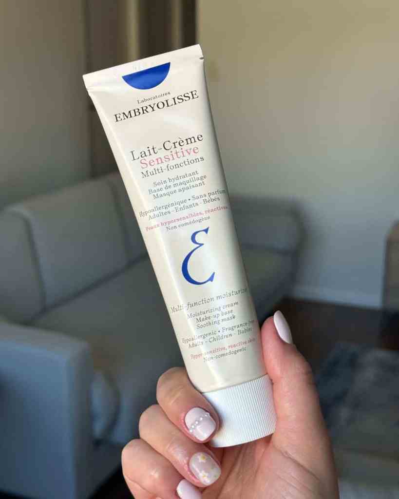 Sensitive skincare cream suitable for hypoallergenic, non-comedogenic, and reactive skin types.