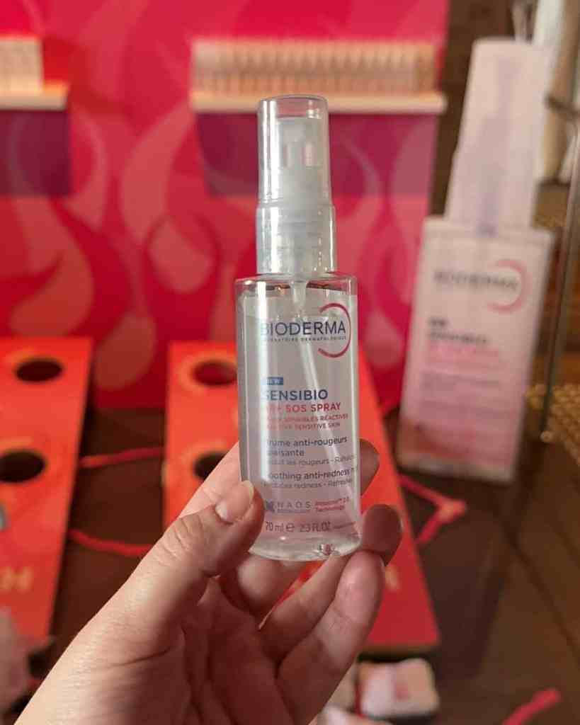 Sensitive skin facial spray with soothing ingredients from Bioderma. Refreshes and calms redness for a healthy glow.