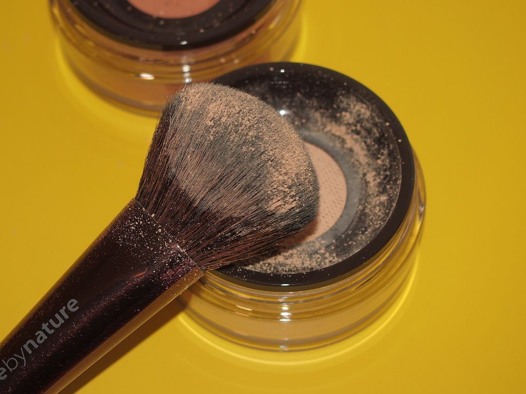How to Clean Makeup Brushes Properly at Home